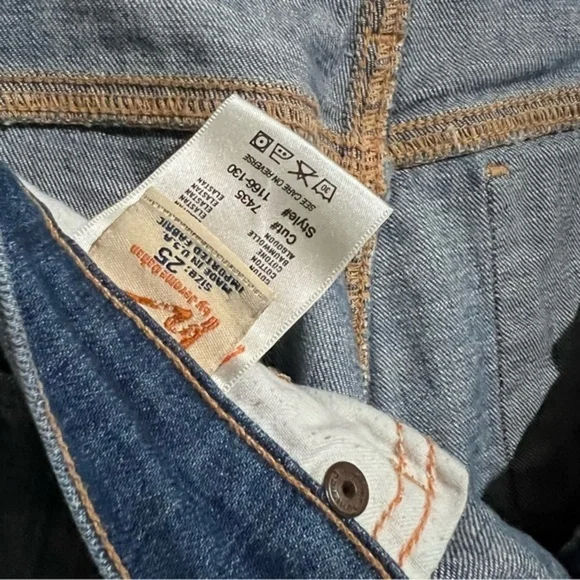 Citizens of Humanity Medium Wash Whiskered Distressed Low Rise Boot Cut Jeans 25 - Picture 10 of 13